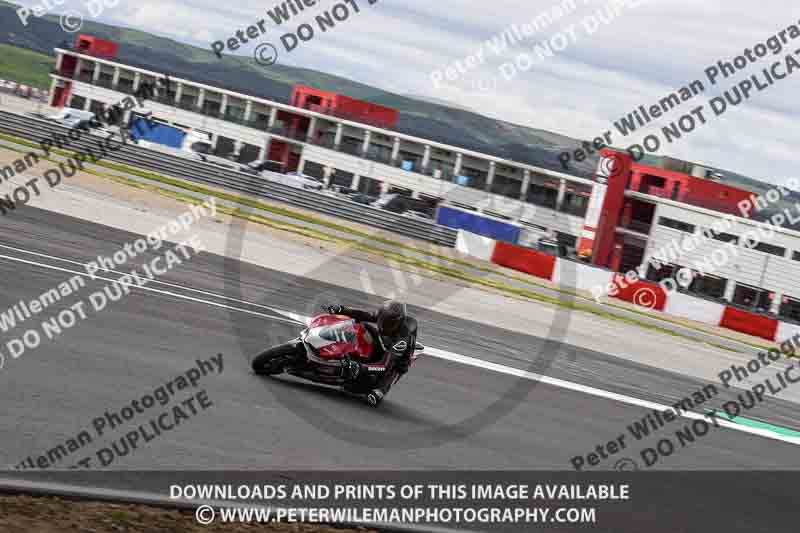 cadwell no limits trackday;cadwell park;cadwell park photographs;cadwell trackday photographs;enduro digital images;event digital images;eventdigitalimages;navarra;no limits trackdays;peter wileman photography;racing digital images;trackday digital images;trackday photos